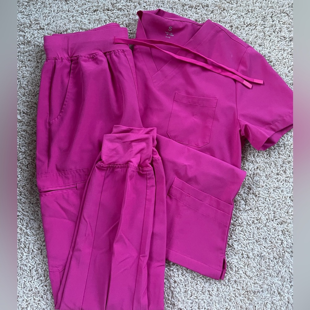 Amazon Women's Pink Scrub Set